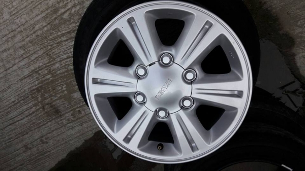 ขายล้อแม็กป้ายแดง dmax 15" สนใจติดต่อ ตาเล็ก ล้อและยางครับ 081-3747940