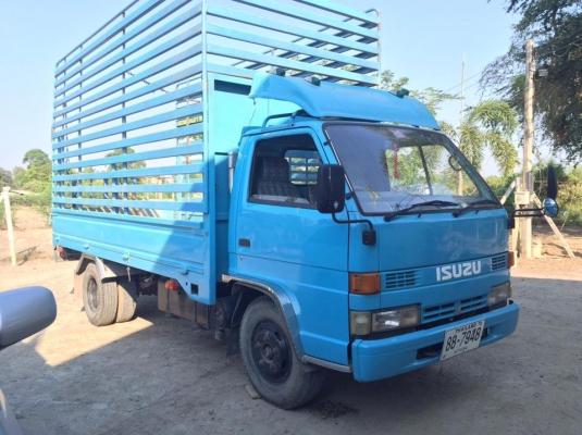 ขาย 6 ล้อ  NKR เครื่อง 110 แรง ยาว 4.30 ม. ปี 1988 - 2531  มีพวงมาลัยเพาเวอร์ มีแอร์  กระจกไฟฟ้า กะบะเหล็กทั้งลูก กะบะสวยมาก ไม่มีผุ ไม่มีสนิม