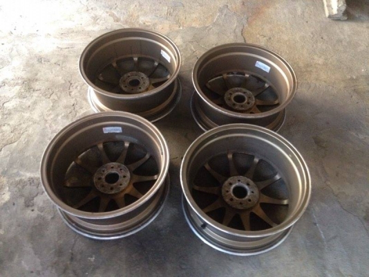 ขายแม็ก ce28 4รู100 ขอบ17 กว้าง7 et42 ไม่มีซ่อม เก็บสีขอบหน่อย จำนวน4วง ราคา5000บาท โทร0924462525โส กทม