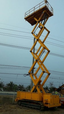 รถกระเช้า แมนลิฟท์ ขากรรไกร AICHI ตีนตะขาบ แทร็กเหล็กหุ้มยาง สูง15 เมตร สภาพ 80\% เก่าญี่ปุ่น