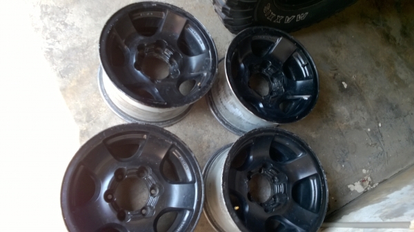 แม็กซ์ออฟโรด 15" กว้าง 8.5" -28 สภาพดี แม็กซ์ออฟโรด 15" กว้าง 8.5" -28 สภาพดี
