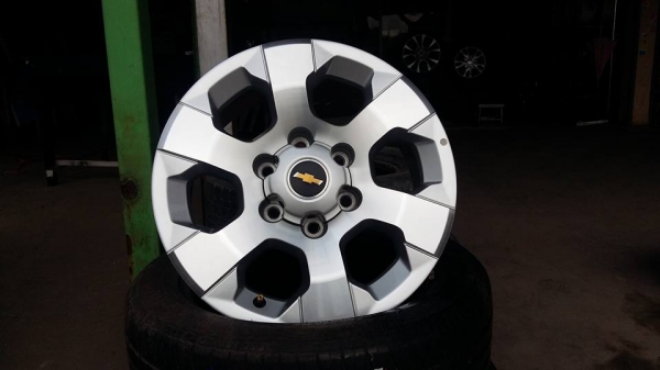 ขายล้อแม็กป้ายแดง chev colorado/trailbrazer 17" สนใจติดต่อ ตาเล็ก ล้อและยางครับ 081-3747940