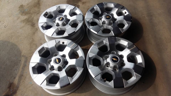 ขายล้อแม็กป้ายแดง chev colorado/trailbrazer 17" สนใจติดต่อ ตาเล็ก ล้อและยางครับ 081-3747940