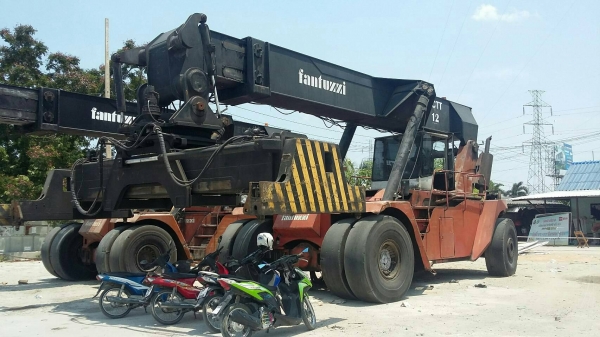 ขาย 3,500,000 ลิปเเทคเกอร์ FANTUZZI  ยกตู้หนัก 35 ตัน รถสภาพสวยพร้อมใช้ 090-772-3710 090-772-3708