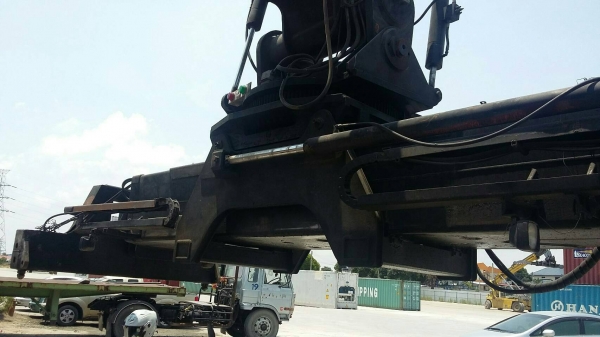 ขาย 3,500,000 ลิปเเทคเกอร์ FANTUZZI  ยกตู้หนัก 35 ตัน รถสภาพสวยพร้อมใช้ 090-772-3710 090-772-3708