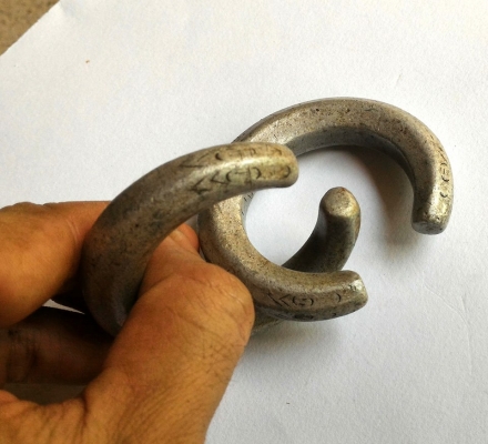 กำไลโบราณ เนื้อเงินขาวเนื้อตัน งานแฮนด์เมดตีมือสลักลายพื้นเมือง น้ำหนักดีมีคู่เดียวขายยกคู่ครับ