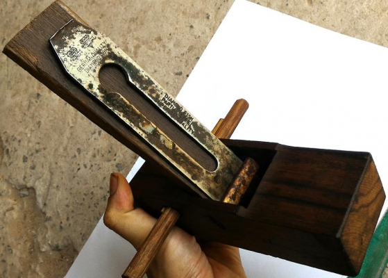 กบไสไม้ยุคเก่า ใบมีดเยอรมันแท้ของเก่า ผ่านการใช้แล้ว ทำจากไม้ประดู่แดง แข็งแรงสวยธรรมชาติ เหมาะเก็บสะสม