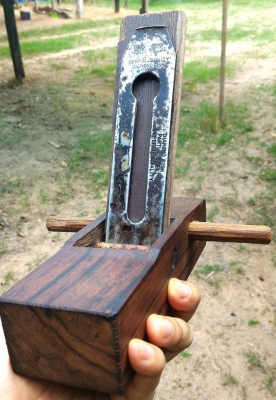 กบไสไม้ยุคเก่า ใบมีดเยอรมันแท้ของเก่า ผ่านการใช้แล้ว ทำจากไม้ประดู่แดง แข็งแรงสวยธรรมชาติ เหมาะเก็บสะสม