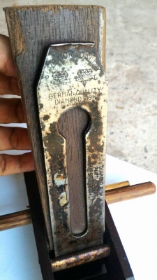 กบไสไม้ยุคเก่า ใบมีดเยอรมันแท้ของเก่า ผ่านการใช้แล้ว ทำจากไม้ประดู่แดง แข็งแรงสวยธรรมชาติ เหมาะเก็บสะสม