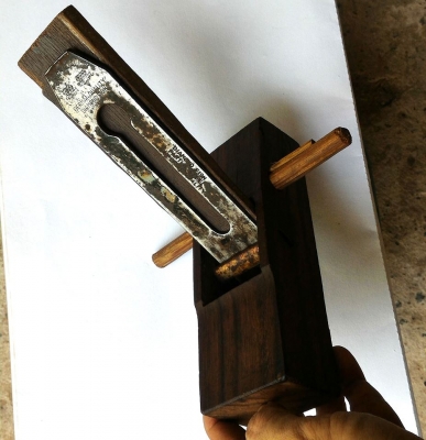 กบไสไม้ยุคเก่า ใบมีดเยอรมันแท้ของเก่า ผ่านการใช้แล้ว ทำจากไม้ประดู่แดง แข็งแรงสวยธรรมชาติ เหมาะเก็บสะสม