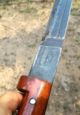 ดาบใหญ่ยาวยุคกลาง เหล็กดี แข็งแรง น้ำหนักดีกระชับมือ เนื้อดาบมีลายเดิม ตอกตราไทยแท้ จะนำไปใช้งานหรือเก็บสะสมก็ได้