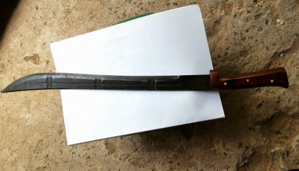 ดาบใหญ่ยาวยุคกลาง เหล็กดี แข็งแรง น้ำหนักดีกระชับมือ เนื้อดาบมีลายเดิม ตอกตราไทยแท้ จะนำไปใช้งานหรือเก็บสะสมก็ได้