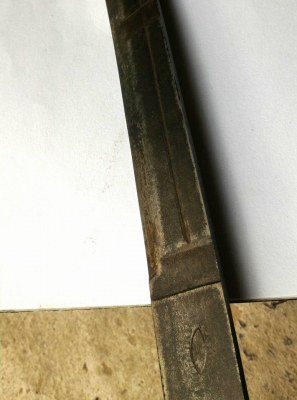 ดาบใหญ่ยาวยุคกลาง เหล็กดี แข็งแรง น้ำหนักดีกระชับมือ เนื้อดาบมีลายเดิม ตอกตราไทยแท้ จะนำไปใช้งานหรือเก็บสะสมก็ได้