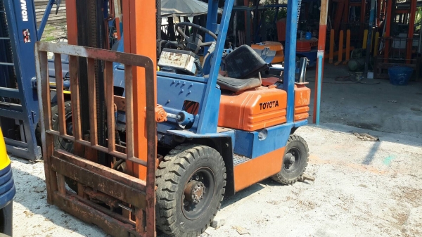 โฟล์คลิฟ Toyota 2.5ตัน  เสา 3เมตร