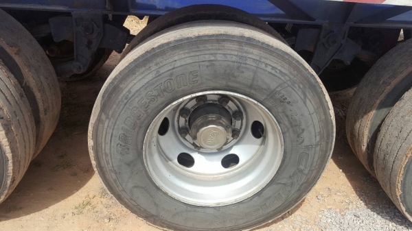 ขายหาง กล้วยหอม  KEC - 3 เพลา. แท้. / ปี 56.   สนใจติดต่อ  081 - 6079515