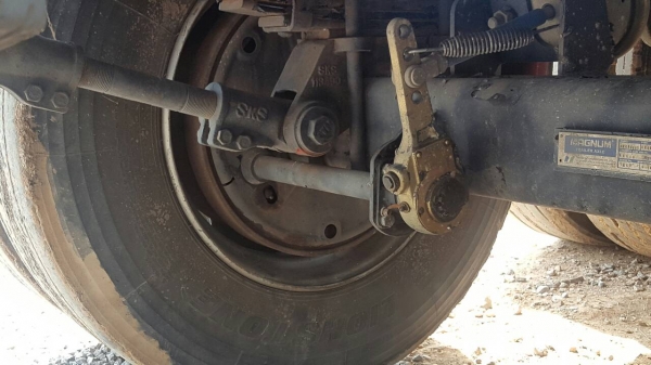 ขายหาง กล้วยหอม  KEC - 3 เพลา. แท้. / ปี 56.   สนใจติดต่อ  081 - 6079515