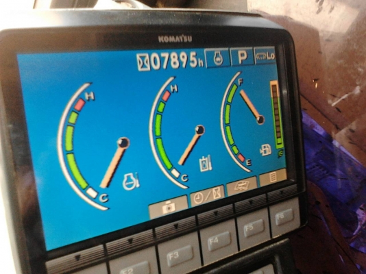 รถแบคโฮ  KOMSTSU  PC 200 - 8 , ( รถทำงาน 7,8xx ชม. )   สนใจติดต่อ  081 - 6079515