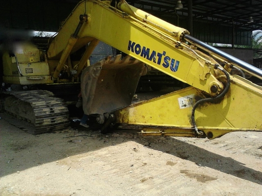 รถแบคโฮ  KOMSTSU  PC 200 - 8 , ( รถทำงาน 7,8xx ชม. )   สนใจติดต่อ  081 - 6079515