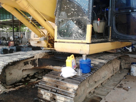 รถแบคโฮ  KOMSTSU  PC 200 - 8 , ( รถทำงาน 7,8xx ชม. )   สนใจติดต่อ  081 - 6079515