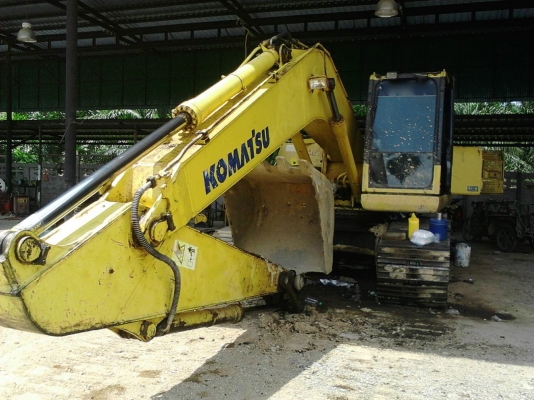 รถแบคโฮ  KOMSTSU  PC 200 - 8 , ( รถทำงาน 7,8xx ชม. )   สนใจติดต่อ  081 - 6079515