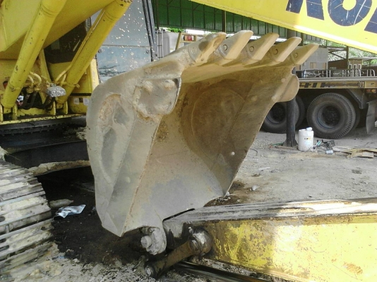 รถแบคโฮ  KOMSTSU  PC 200 - 8 , ( รถทำงาน 7,8xx ชม. )   สนใจติดต่อ  081 - 6079515