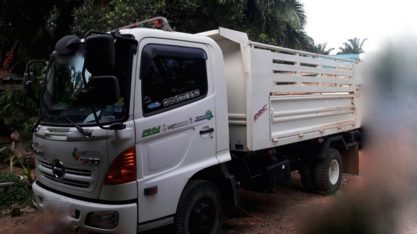 รถฮีโน่ 6 ล้อดั้ม FC9J  175 แรงม้า. ปี 56. ,  ( รถวิ่ง 1xx,xxx กม. )     สนใจติดต่อ  081 - 6079515