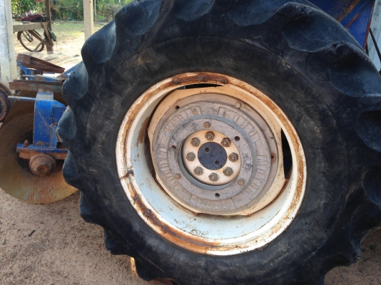 ขายรถไถFORD -6610 (ราคา 315,000บาท) เลขเครื่อง E6NN 6015  เลขเกียร์ NN7006-R รถสภาพดีพร้อมใช้งาน อุปกรณ์ครบพร้อม มีใบมีดดันหน้า ผาน7สภาพดีมากพร้อมใช้งาน เครื่องแรงดี ระบบไฮดรอลิกส์ดี คูณ ชัยยา โทร 081-9972972 089-8451778