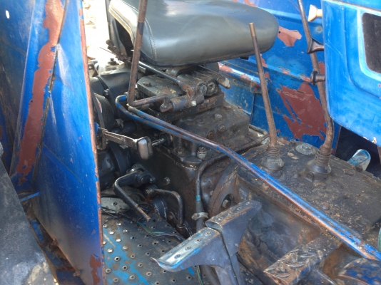 ขายรถไถFORD -6610 (ราคา 315,000บาท) เลขเครื่อง E6NN 6015  เลขเกียร์ NN7006-R รถสภาพดีพร้อมใช้งาน อุปกรณ์ครบพร้อม มีใบมีดดันหน้า ผาน7สภาพดีมากพร้อมใช้งาน เครื่องแรงดี ระบบไฮดรอลิกส์ดี คูณ ชัยยา โทร 081-9972972 089-8451778