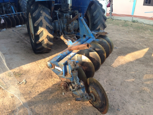 ขายรถไถFORD -6610 (ราคา 315,000บาท) เลขเครื่อง E6NN 6015  เลขเกียร์ NN7006-R รถสภาพดีพร้อมใช้งาน อุปกรณ์ครบพร้อม มีใบมีดดันหน้า ผาน7สภาพดีมากพร้อมใช้งาน เครื่องแรงดี ระบบไฮดรอลิกส์ดี คูณ ชัยยา โทร 081-9972972 089-8451778