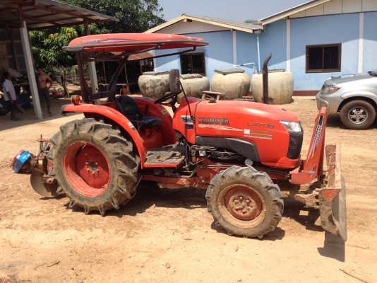 รถไถ KUBOTA L4708 (ราคา450,000 บาท) มีภาพวีดีโอ อายุการใช้งาน 1,486 พร้อมอุปกรณ์ 3 รายการ ผานดันหน้า รถไถ KUBOTA L4708 (ราคา450,000 บาท) มีภาพวีดีโอ อายุการใช้งาน 1,486 พร้อมอุปกรณ์ 3 รายการ ผานดันหน้า