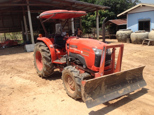 รถไถ KUBOTA L4708 (ราคา450,000 บาท) มีภาพวีดีโอ อายุการใช้งาน 1,486 พร้อมอุปกรณ์ 3 รายการ ผานดันหน้า