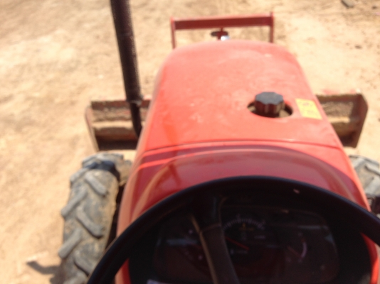 รถไถ KUBOTA L4708 (ราคา450,000 บาท) มีภาพวีดีโอ อายุการใช้งาน 1,486 พร้อมอุปกรณ์ 3 รายการ ผานดันหน้า