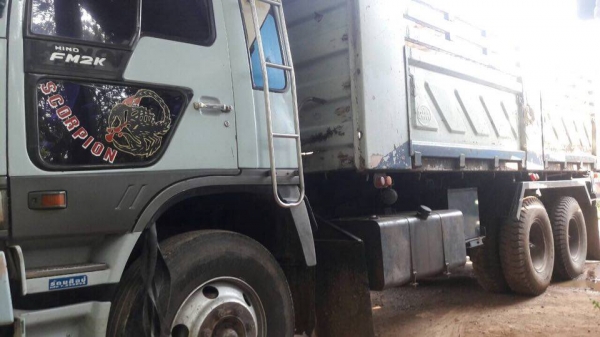 HINO 3m ปี45 ราคา 950,000บาท มีระบบลาก สนใจติดต่อ สุขุมตรัง 087-2836792