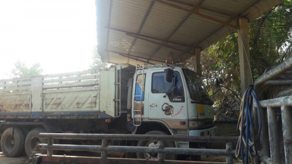 HINO 3m ปี45 ราคา 950,000บาท มีระบบลาก สนใจติดต่อ สุขุมตรัง 087-2836792