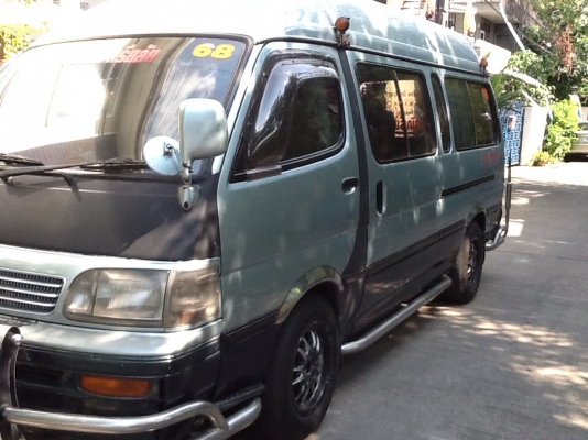 รถตู้ โตโยต้า