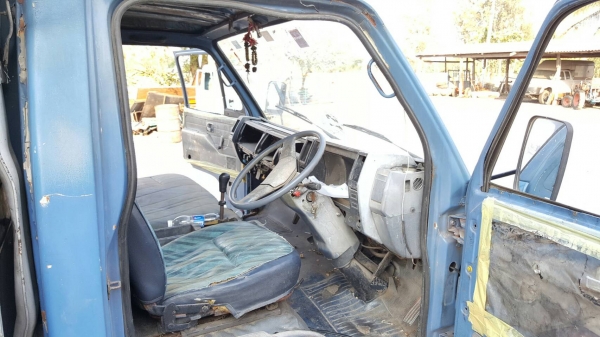 ขายรถ ISUZU NPR59LU5M ปี.93 เครื่องดี คัสซีสวย  เกียร์สั้น 6น๊อต พวงมาลัยเพาเวอร์  เบรคดี ขับกับบ้านได้เลย เปลี่ยนเครื่องใหม่4BE1 110แรงม้า (มีใบคุมเครื่อง) ทะเบียนขาด1ปี เล่มทะเบียนพร้อมชุดโอน ราคา.195,000บาท ต่อรองได้ โทร.080-1085007 บอล รถอยู่.จังหวัด