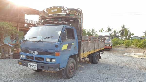 ขายรถ ISUZU NPR59LU5M ปี.93 เครื่องดี คัสซีสวย  เกียร์สั้น 6น๊อต พวงมาลัยเพาเวอร์  เบรคดี ขับกับบ้านได้เลย เปลี่ยนเครื่องใหม่4BE1 110แรงม้า (มีใบคุมเครื่อง) ทะเบียนขาด1ปี เล่มทะเบียนพร้อมชุดโอน ราคา.195,000บาท ต่อรองได้ โทร.080-1085007 บอล รถอยู่.จังหวัด