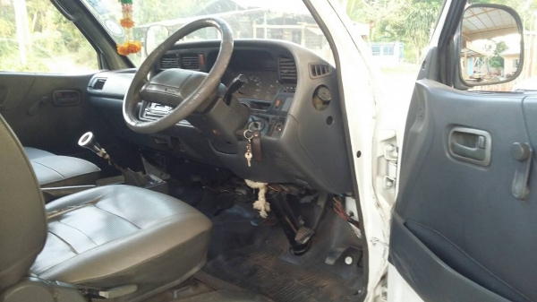 รถตู้พร้อมส่งนักเรียน ถูกมากๆ 89000