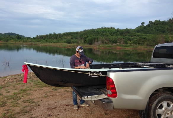 เรือ ไฟเบอร์ 12.5 ฟุต สภาพดี ไม่หนักมาก 2 คนยกได้สบาย