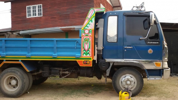 รถหกล้อดั้มสวยๆๆเครื่องดี185 เอกสารทะเบียนพร้อม ภายในสวยแอร์เย็น