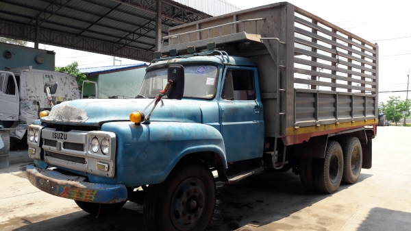 Isuzu  สภาพพร้อมใช้ ทะเบียน-ยาง เต็ม พร้อมใช้งาน