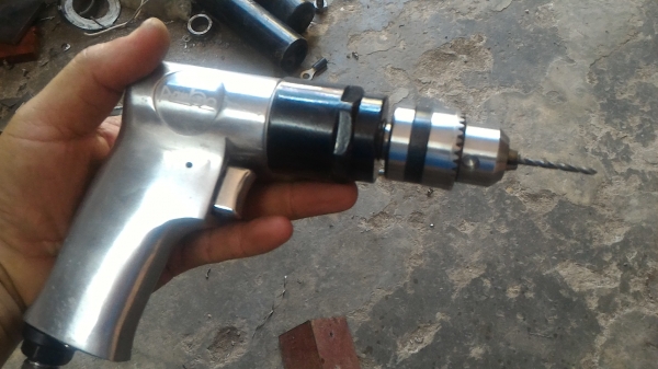 สว่านเจาะทำงานด้วยลม ยี่ห้อ RAMBO ปรับหมุน ซ็าย - ขวา ได้ สปีดความเร็ววสูง โครงสร้างแข็งแรง