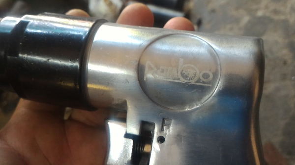 สว่านเจาะทำงานด้วยลม ยี่ห้อ RAMBO ปรับหมุน ซ็าย - ขวา ได้ สปีดความเร็ววสูง โครงสร้างแข็งแรง