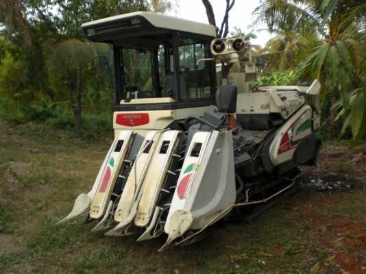 รถเกี่ยวข้าวมิตซุบิชิ รุ่น vy43