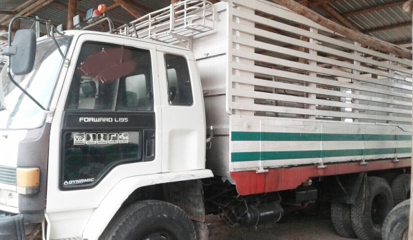 ISUZU ROCKY 210 HP 6SA1 สิบล้อดั๊มพ์ 2 เพลา มีระบบลากพ่วงครบพร้อมใช้งานพร้ิมลากได้เลยครับ กระบะดั๊มพ์คอกไม้ 12 ตันความยาว 6.20 เมตรสภาพดีมากครับพร้อมบรรทุกกนักได้เลย เครื่องยนต์แรงดีไม่มีเยิ้ม ภายในเก๋งคอนโซลครบพร้อม พวงมาลัยเพาเวอร์ แอร์ ระบบเบรคทริ๊ปฟี้