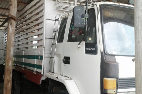 ISUZU ROCKY 210 HP 6SA1 สิบล้อดั๊มพ์ 2 เพลา มีระบบลากพ่วงครบพร้อมใช้งานพร้ิมลากได้เลยครับ กระบะดั๊มพ์คอกไม้ 12 ตันความยาว 6.20 เมตรสภาพดีมากครับพร้อมบรรทุกกนักได้เลย เครื่องยนต์แรงดีไม่มีเยิ้ม ภายในเก๋งคอนโซลครบพร้อม พวงมาลัยเพาเวอร์ แอร์ ระบบเบรคทริ๊ปฟี้