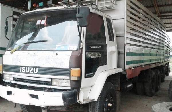 ISUZU ROCKY 210 HP 6SA1 สิบล้อดั๊มพ์ 2 เพลา มีระบบลากพ่วงครบพร้อมใช้งานพร้ิมลากได้เลยครับ กระบะดั๊มพ์คอกไม้ 12 ตันความยาว 6.20 เมตรสภาพดีมากครับพร้อมบรรทุกกนักได้เลย เครื่องยนต์แรงดีไม่มีเยิ้ม ภายในเก๋งคอนโซลครบพร้อม พวงมาลัยเพาเวอร์ แอร์ ระบบเบรคทริ๊ปฟี้