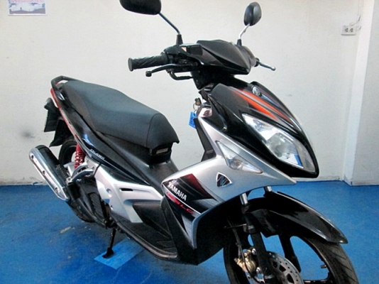 nuovo Elegance สีขาวดำ  รุ่นนี้ เครื่องยนต์ 135 ซีๆ.แรงดี ทน แกร่ง ไม่มีปัญหาจุกจิก  แถม 3 รายการ