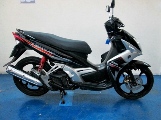 nuovo Elegance สีขาวดำ  รุ่นนี้ เครื่องยนต์ 135 ซีๆ.แรงดี ทน แกร่ง ไม่มีปัญหาจุกจิก  แถม 3 รายการ