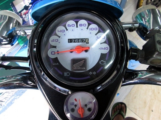 scoopy-i สีฟ้าขาว รถสวย จัดสภาพใหม่ เครื่องดีหายห่วง เบลกดี ยางดี สีสวยไร้ริ้วรอยกวนใจ ราคาสบายกระเป๋า 24900